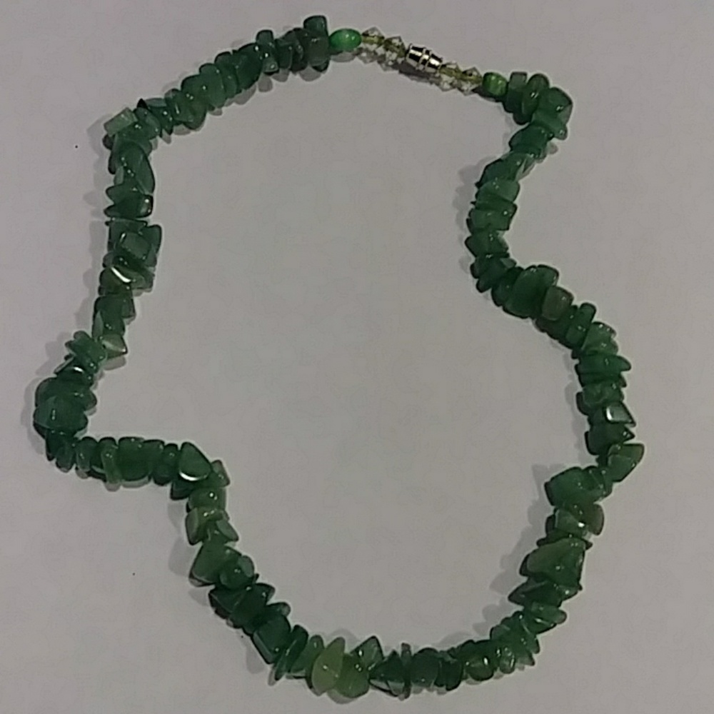 NWT GREEN NATURAL STONE NECKLACE